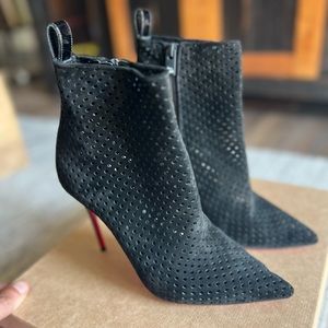 Black Stiletto Louboutin Heels 100m